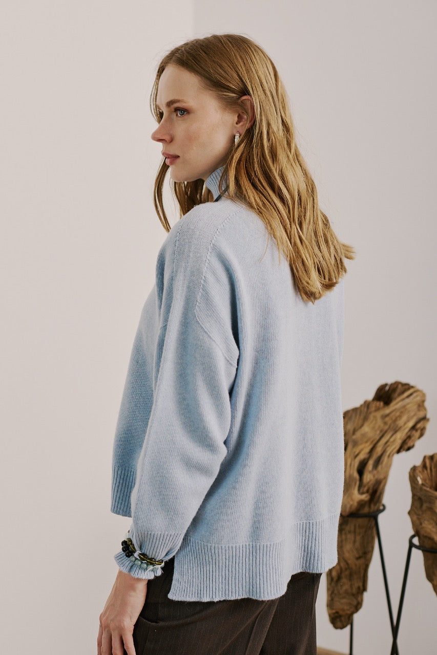 Sweater Lana y Cashmere Ancona Celeste Vista Lateral