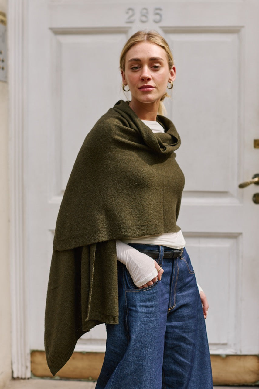 Bufanda Lana y Cashmere Bari Verde Oscuro Vista Lateral