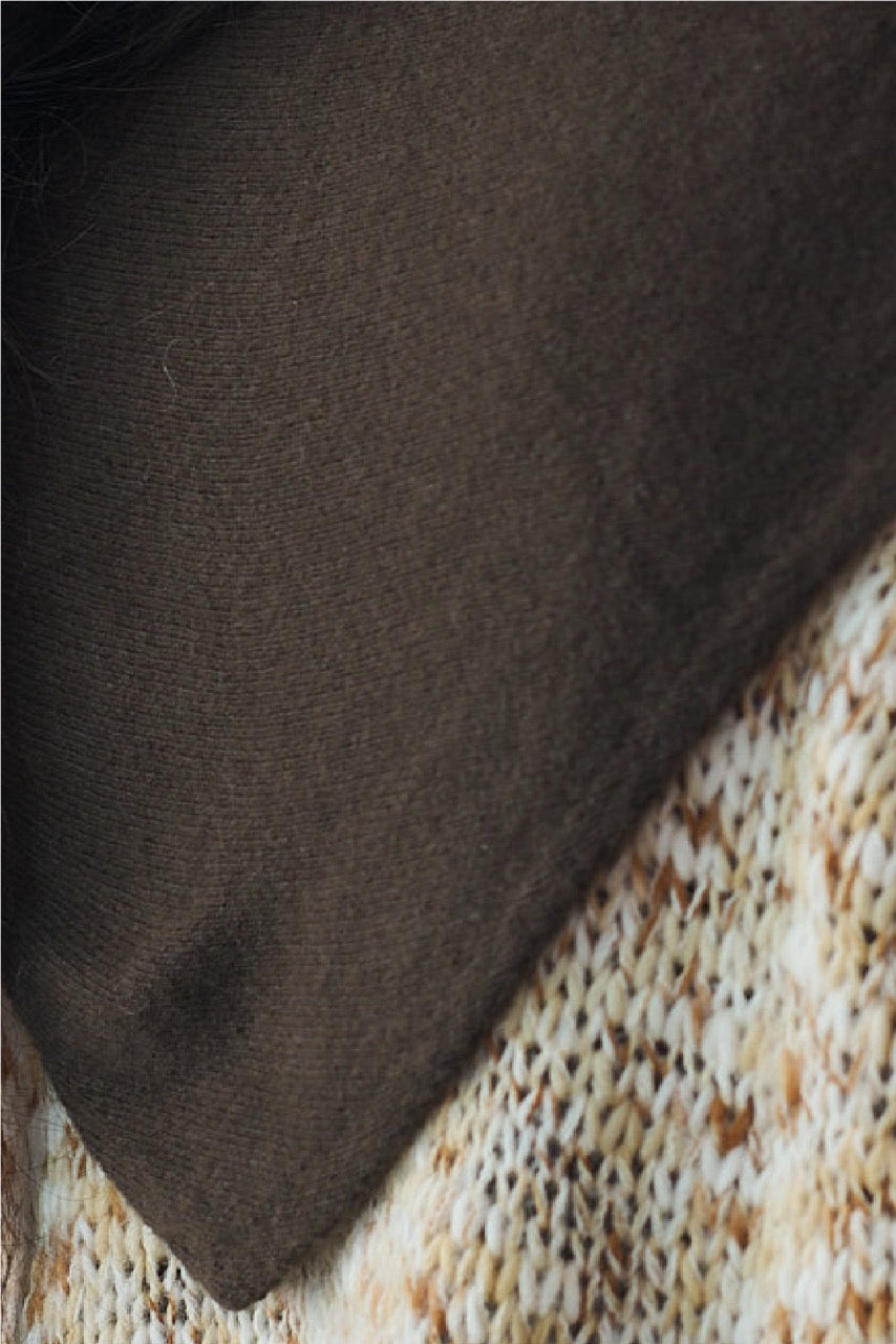 Capa Blend Lana y Cashmere Liva Café Detalle