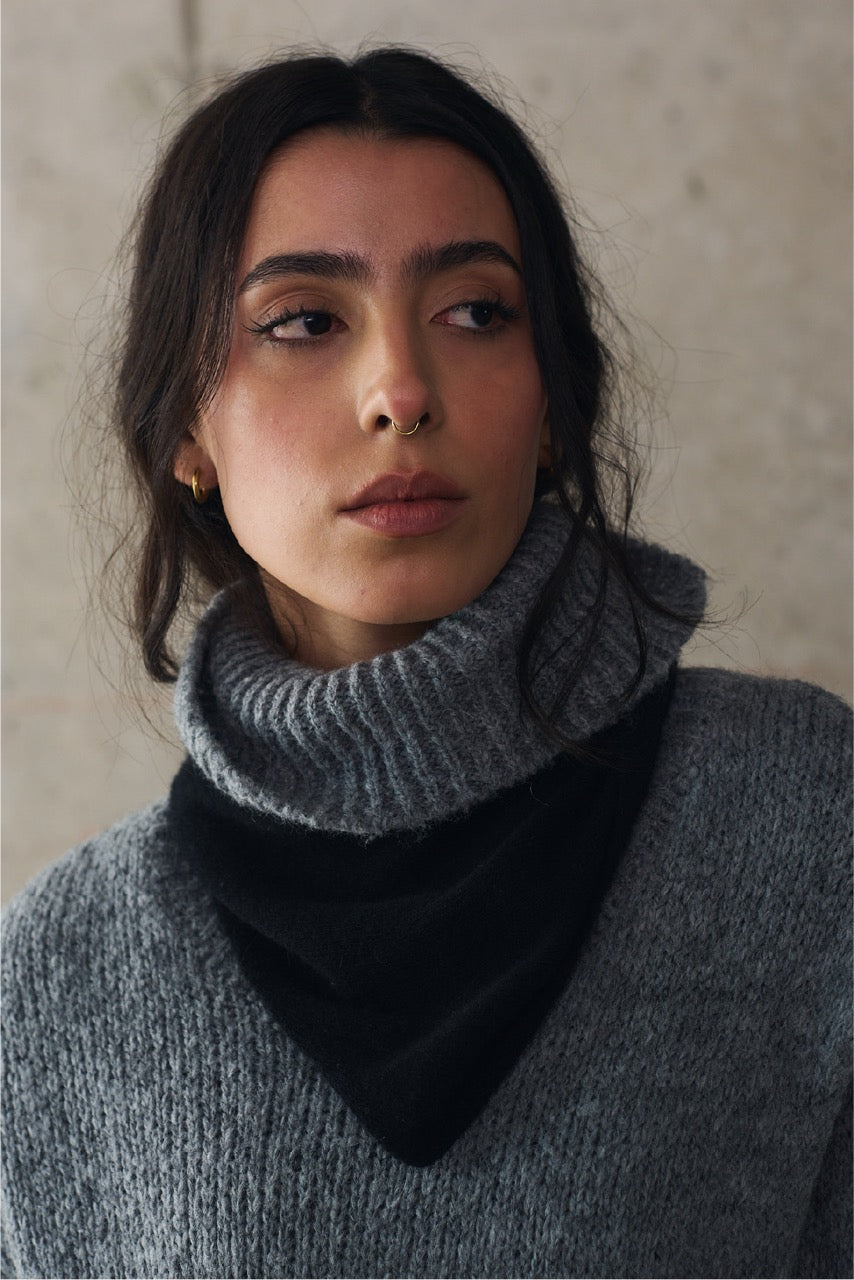 Capa Blend Lana y Cashmere Liva Negro Vista Frontal