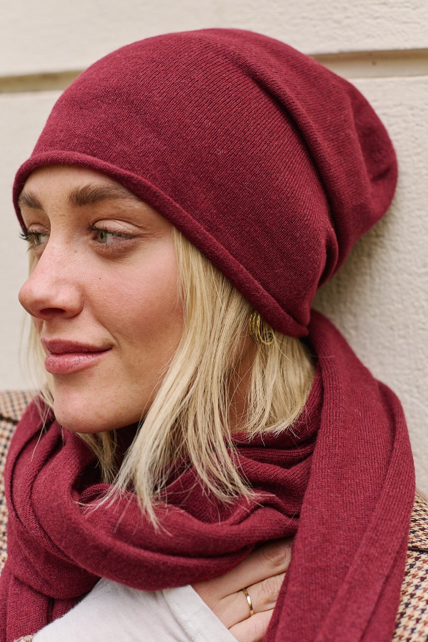 Gorro Lana y Cashmere Positano Burdeo Vista Lateral