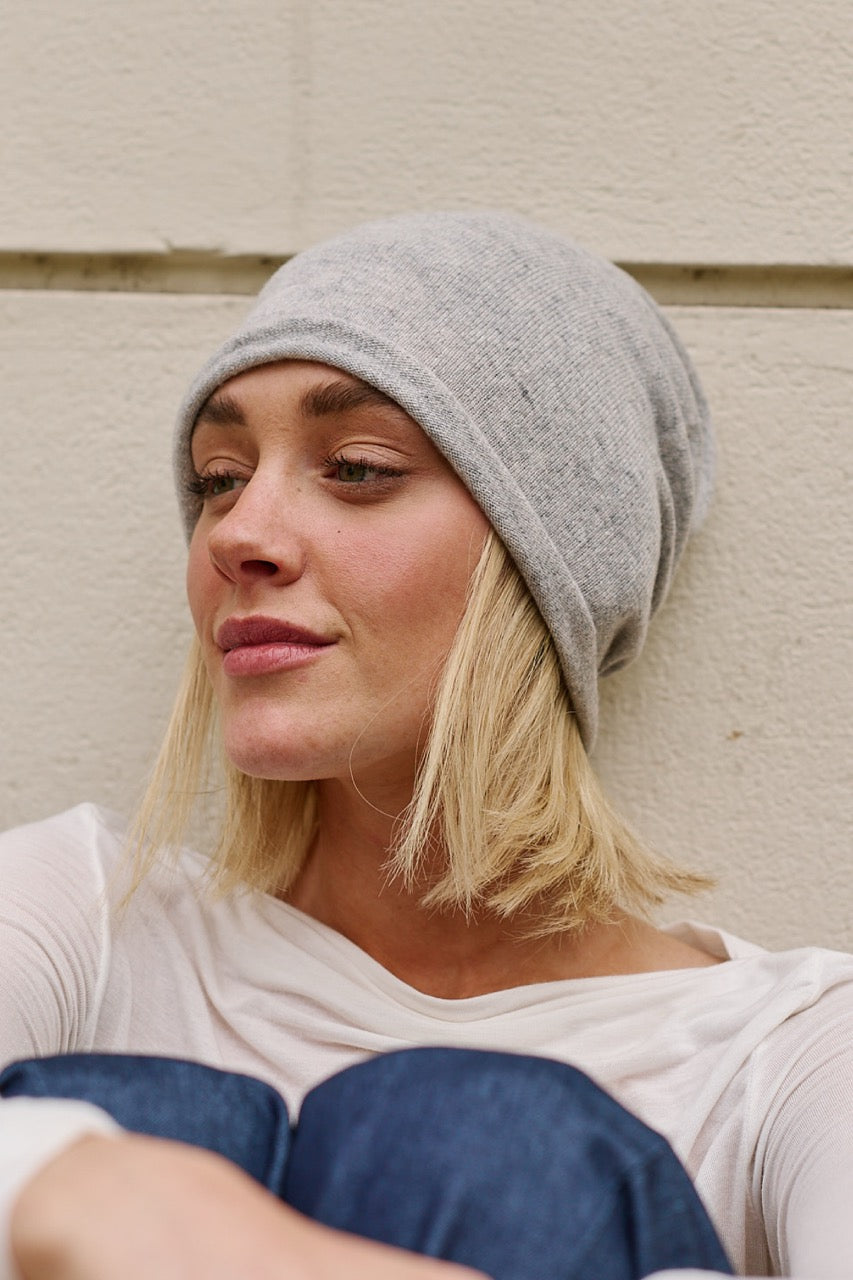 Gorro Lana y Cashmere Positano Gris Vista Lateral