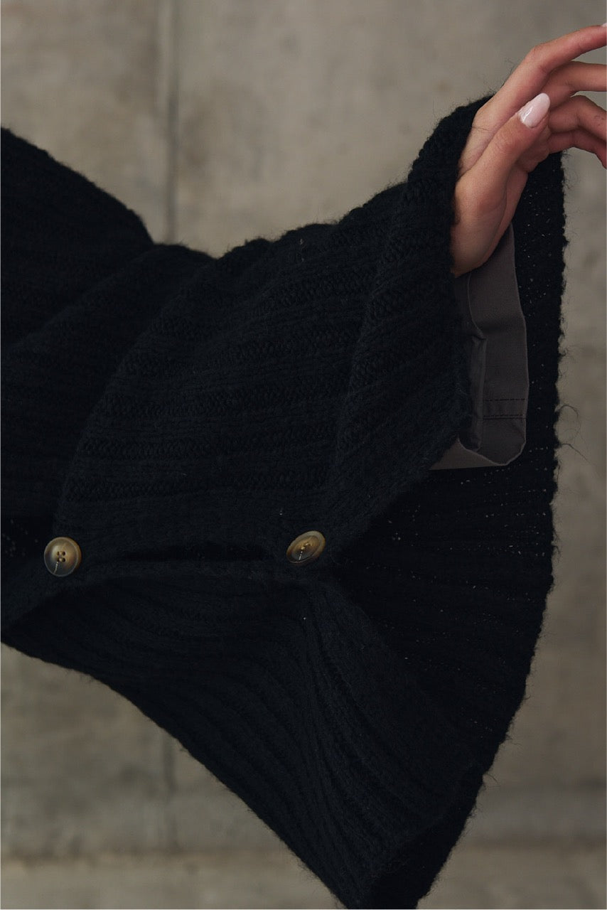 Poncho Blend Lana Erice Negro Detalle 2