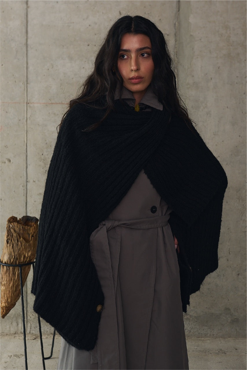 Poncho Blend Lana Erice Negro Vista Frontal