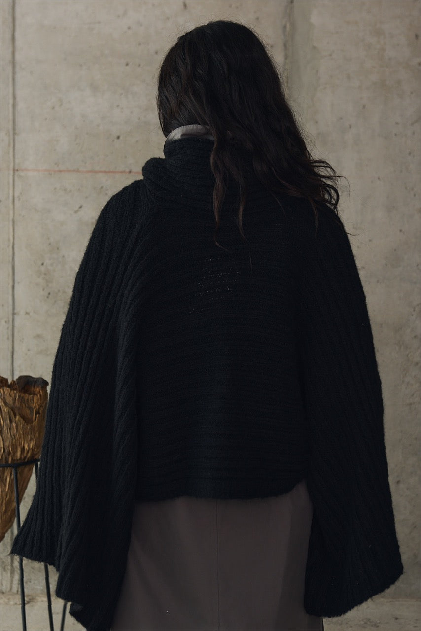 Poncho Blend Lana Erice Negro Vista Posterior