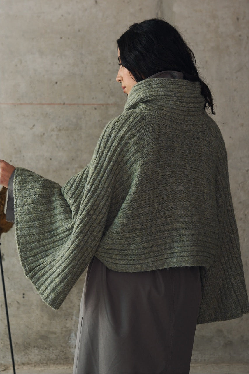 Poncho Blend Lana Erice Verde Salvia Vista Posterior