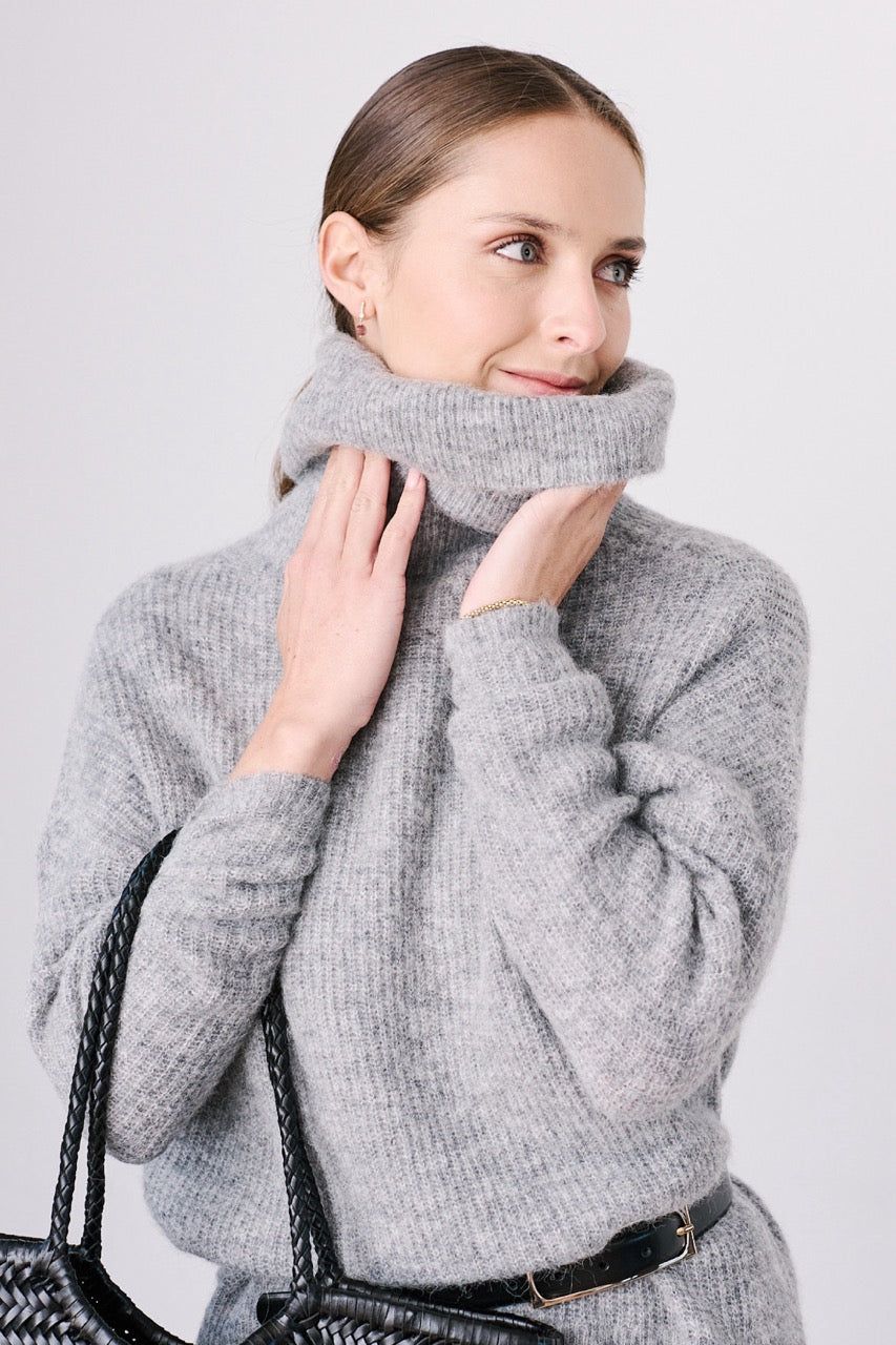 Sweater Blend Alpaca y Lana Andor Gris Acercamiento