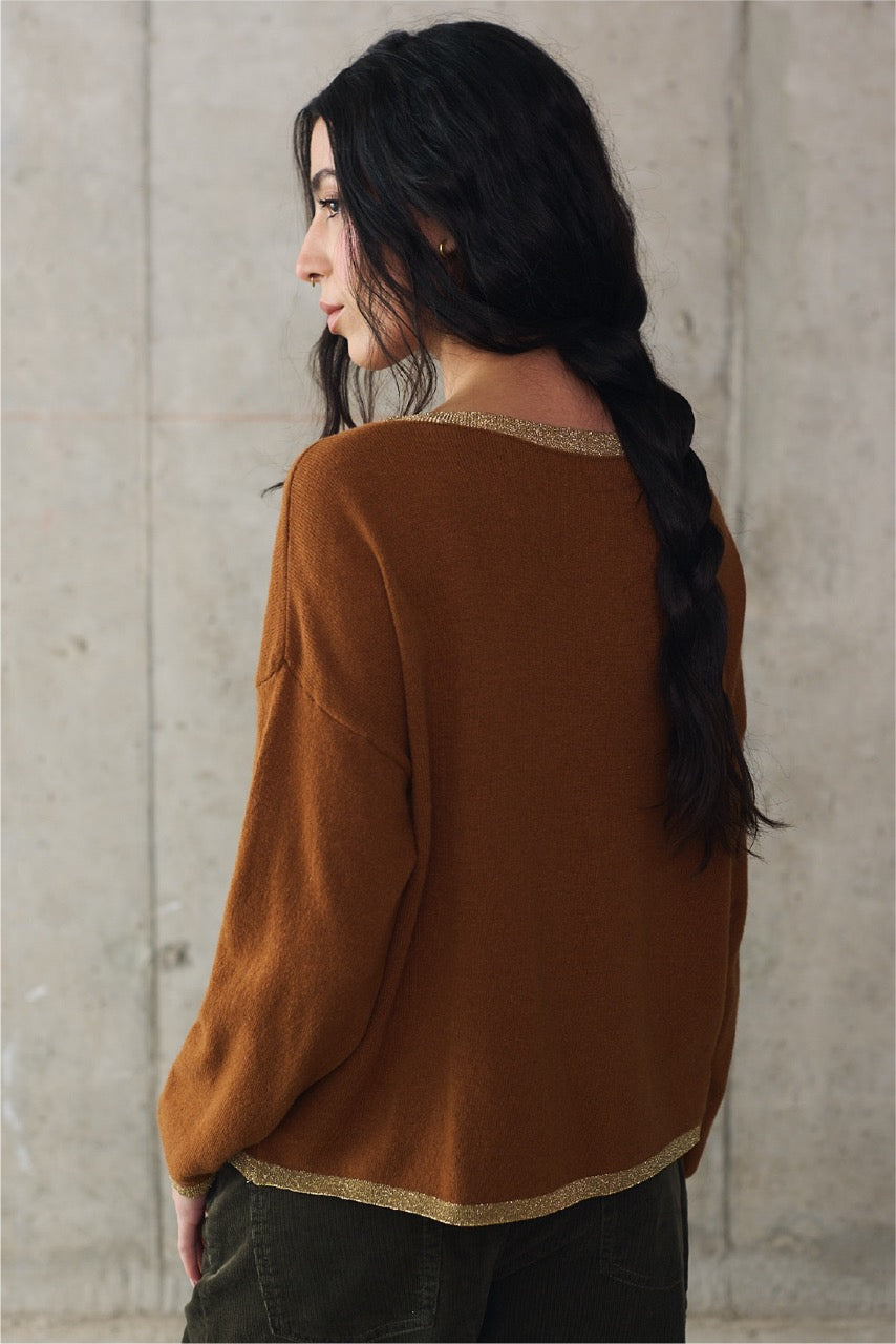 Sweater Lana y Cashmere Cefalú Camel Vista Posterior