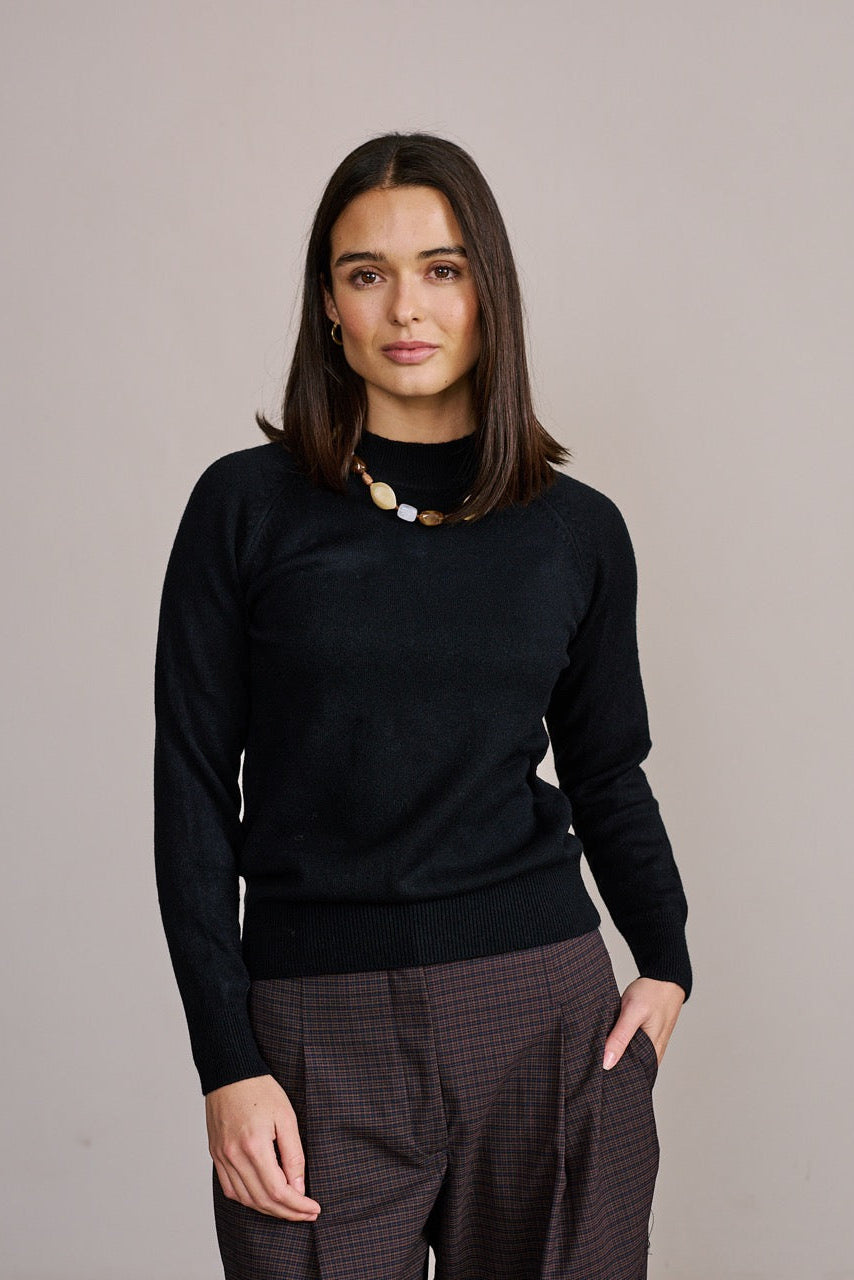 Sweater Lana Elin Negro Vista Frontal