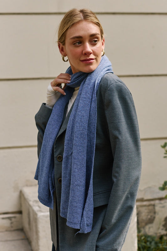 Bufanda Lana y Cashmere Bari Celeste Vista Lateral