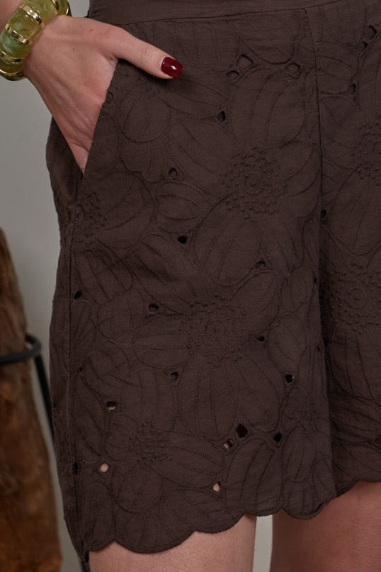 JH Short Broderie Café